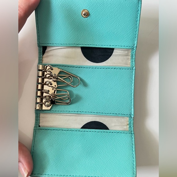 Like new. Kate Spade 6 key ring wallet. - Picture 3 of 5